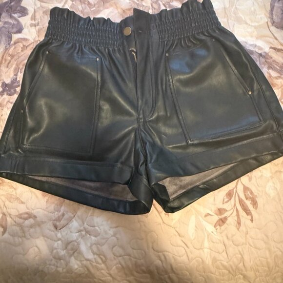 Black Faux Leather Shorts Size L - Picture 1 of 4